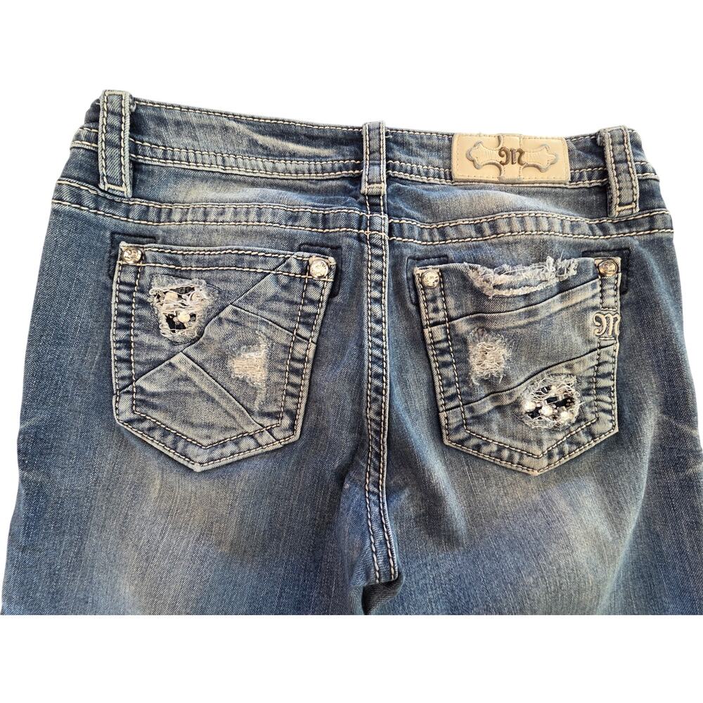 #224 Miss Me Standard Crop Jean Size 28